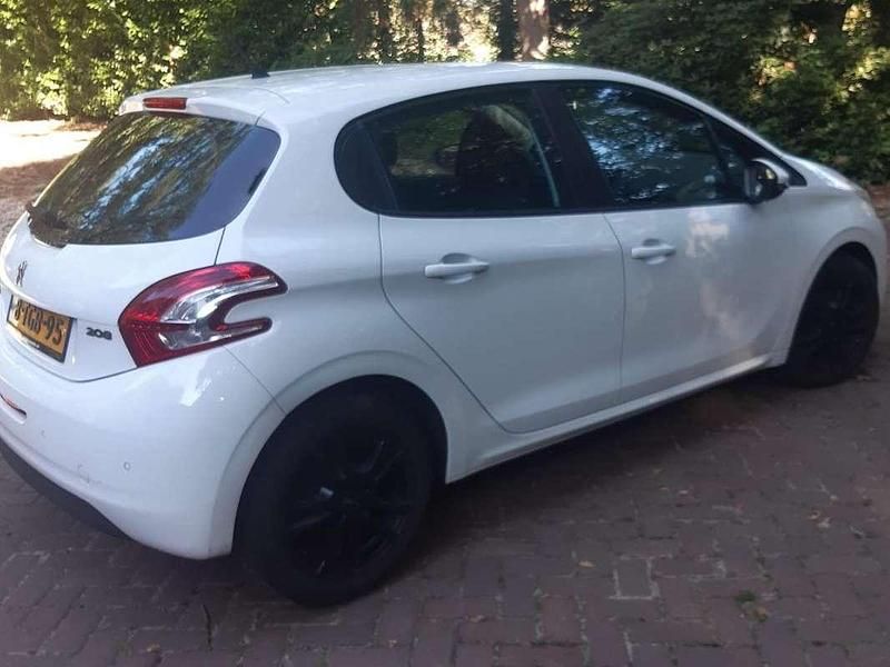 Wit Gebruikt 2013 Peugeot 208 Hatchback | € 3.950 (Iets duurder) - Afbeelding 1/4