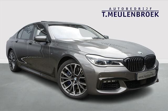 Grijs Gebruikt 2017 BMW 750 M Sport Sedan | € 47.950 - Afbeelding 1/4