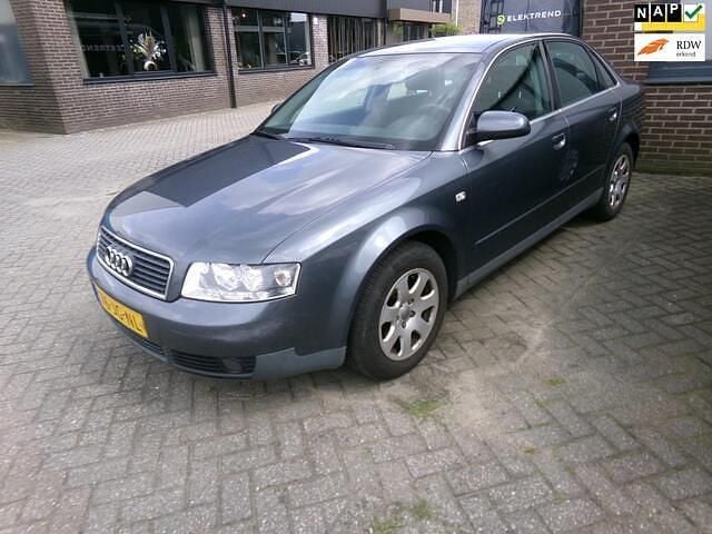 Grijs Gebruikt 2002 Audi A4 Sedan | € 750 (Goede deal) - Afbeelding 1/4