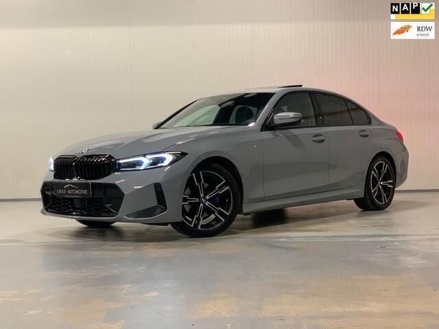 Grijs Gebruikt 2023 BMW 320 M Sport Sedan | € 55.900 - Afbeelding 1/4