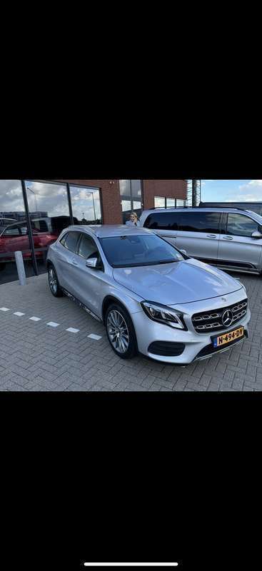 Grijs Gebruikt 2019 Mercedes GLA180 Sport Edition SUV | € 26.995 (Eerlijke prijs) - Afbeelding 1/4