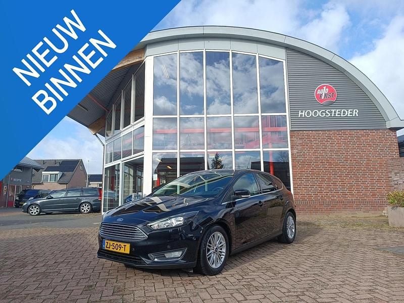 Zwart Gebruikt 2015 Ford Focus Titanium Hatchback | € 10.450 (Eerlijke prijs) - Afbeelding 1/4