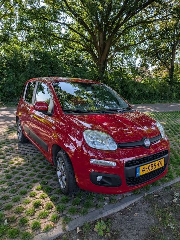 Rood Gebruikt 2014 Fiat Panda Lounge Hatchback | € 4.750 (Goede deal) - Afbeelding 1/4