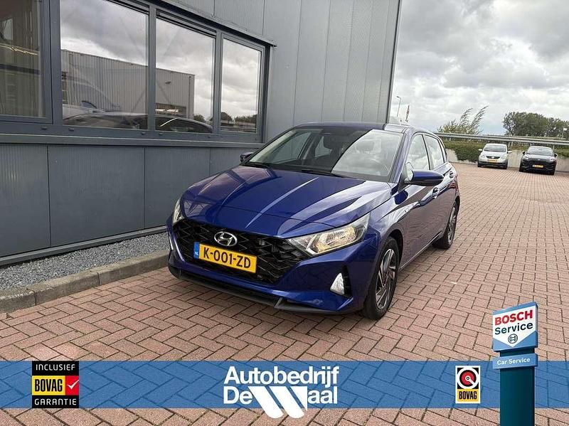 Blauw, metallic lak Gebruikt 2021 Hyundai i20 Comfort Hatchback | € 16.950 (Eerlijke prijs) - Afbeelding 1/4