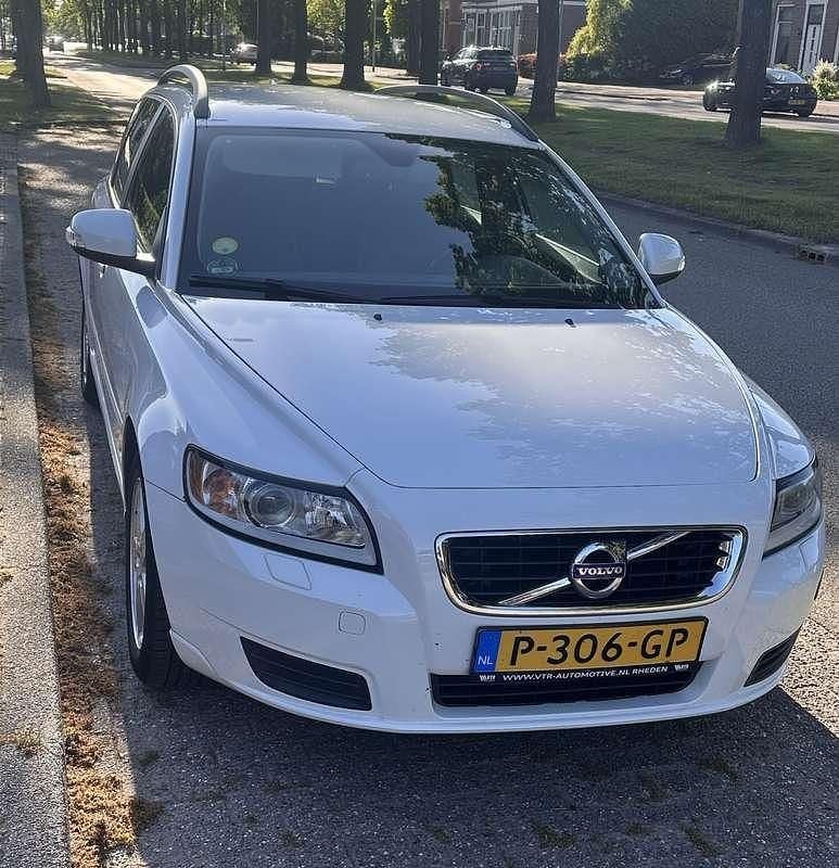 Wit Gebruikt 2010 Volvo V50 Kinetic Stationwagen | € 4.575 (Eerlijke prijs) - Afbeelding 1/4