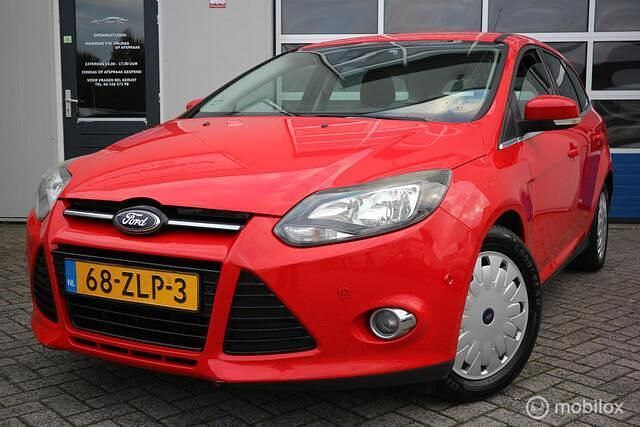 Rood Gebruikt 2013 Ford Focus Titanium Stationwagen | € 2.900 (Goede deal) - Afbeelding 1/4