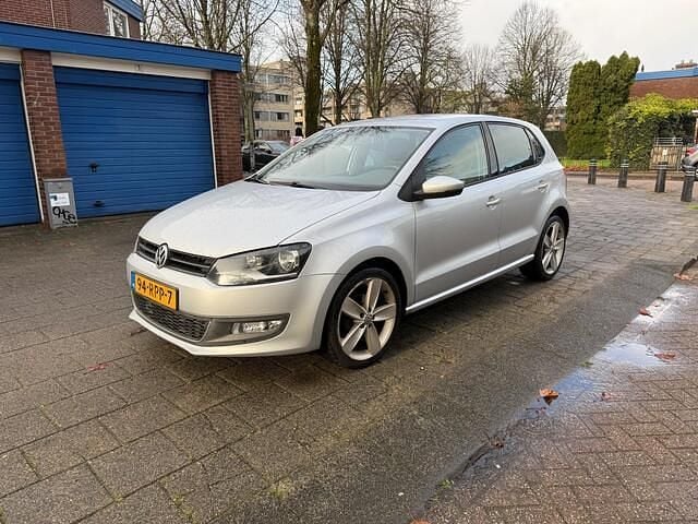 Grijs Gebruikt 2011 VW Polo Highline Hatchback | € 3.700 (Goede deal) - Afbeelding 1/4