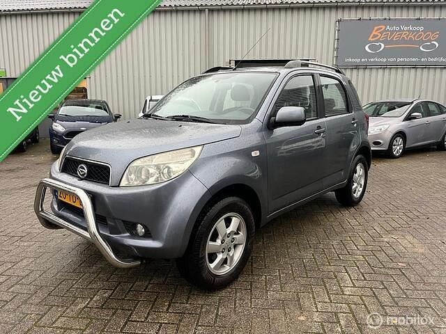 Grijs (metallic) Gebruikt 2006 Daihatsu Terios SUV | € 5.890 (Eerlijke prijs) - Afbeelding 1/4
