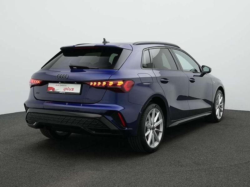 Nieuw Audi A3 Sportback e-tron S-Line 272 PK (200 kW) 2025 Blauw Hatchback