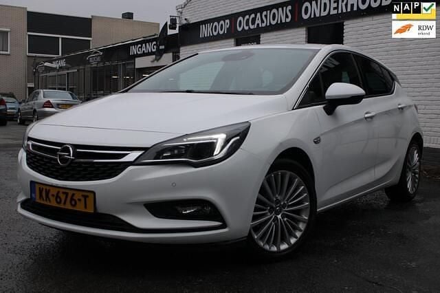 Wit (metallic) Occasion 2016 Opel Astra Innovation Hatchback | € 7.950 (Goede deal) - Afbeelding 1/4