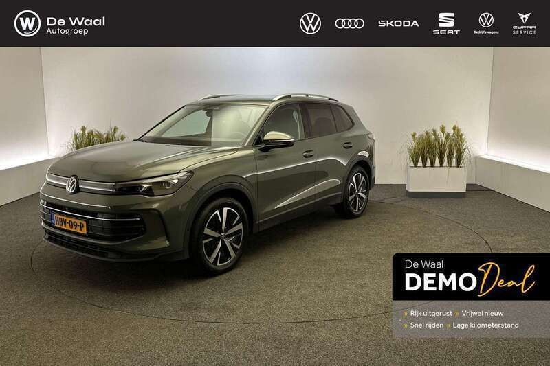 Groen, metallic lak Gebruikt 2024 VW Tiguan Edition SUV | € 52.400 (Eerlijke prijs) - Afbeelding 1/3