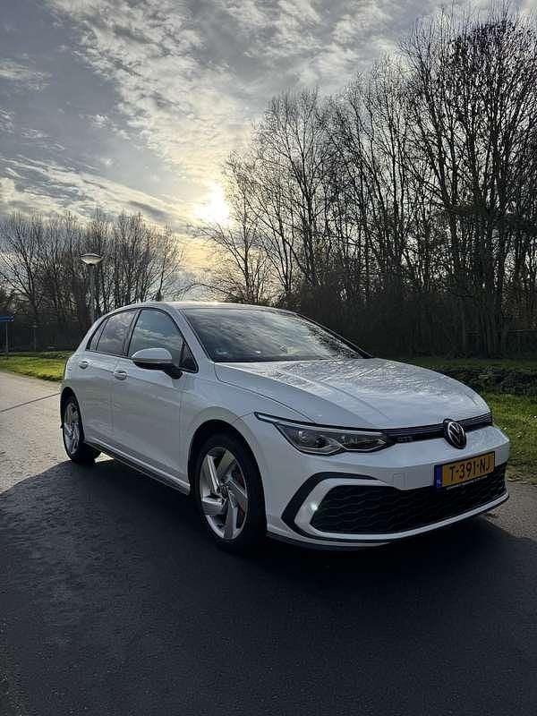 Wit Gebruikt 2020 VW Golf VIII GTE Stationwagen | € 24.000 (Eerlijke prijs) - Afbeelding 1/4