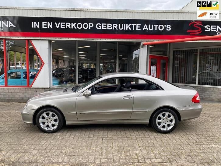 Grijs (metallic) Occasion 2002 Mercedes CLK200 Coupé | € 7.950 (Eerlijke prijs) - Afbeelding 1/4