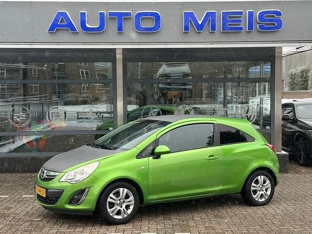 Groen Occasion 2013 Opel Corsa Hatchback | € 4.395 (Eerlijke prijs) - Afbeelding 1/4