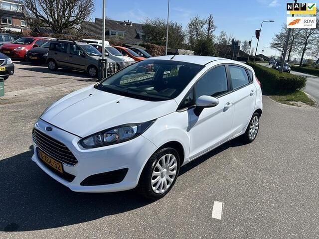 Wit Gebruikt 2014 Ford Fiesta Style Hatchback | € 3.995 (Eerlijke prijs) - Afbeelding 1/4