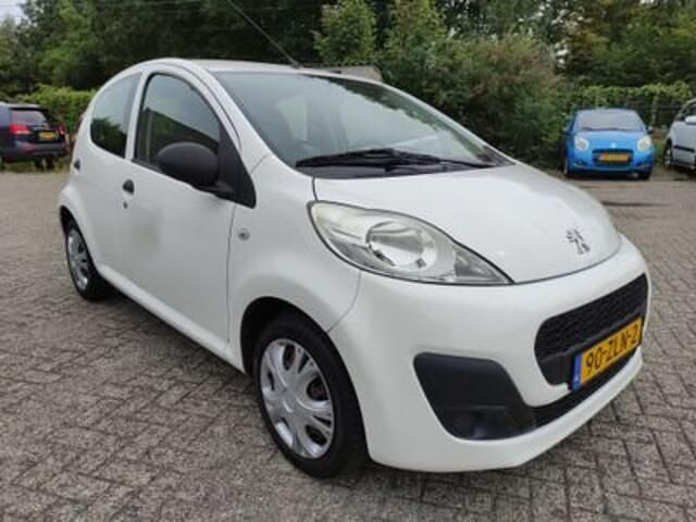 Wit Gebruikt 2013 Peugeot 107 Hatchback | € 3.950 (Eerlijke prijs) - Afbeelding 1/4