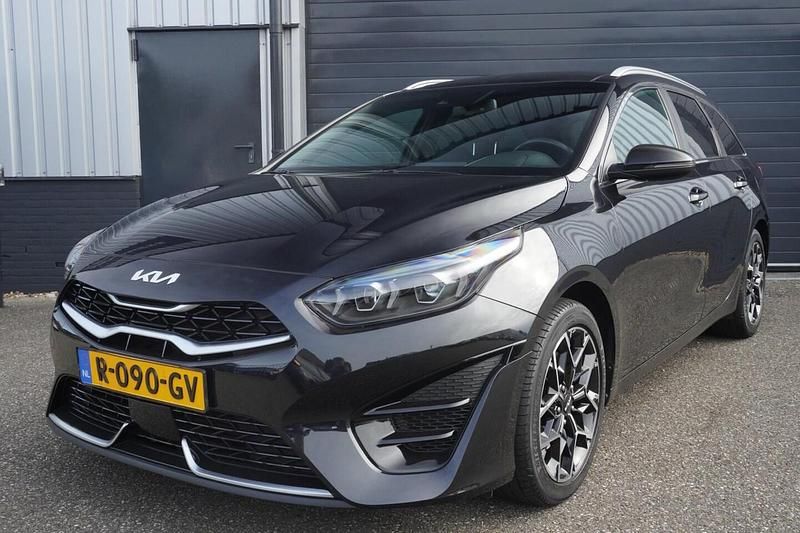 Zwart (metallic) Gebruikt 2022 Kia Ceed Sportswagon GT-Line Stationwagen | € 21.495 (Eerlijke prijs) - Afbeelding 1/4