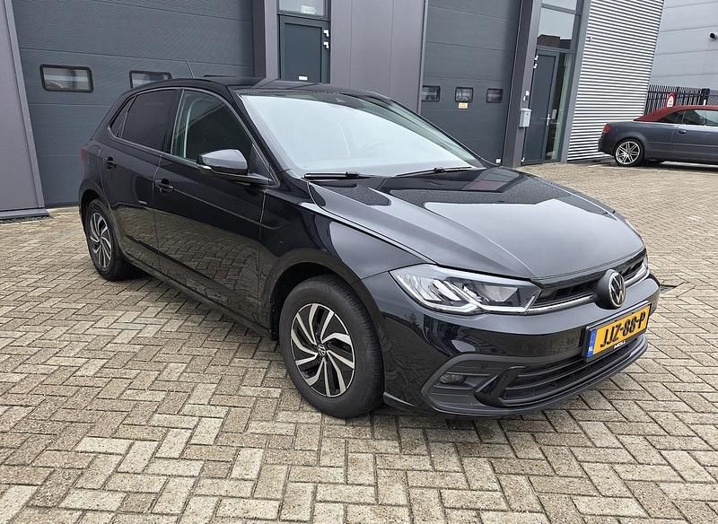 Zwart Gebruikt 2022 VW Polo Life Hatchback | € 17.750 (Super prijs) - Afbeelding 1/4