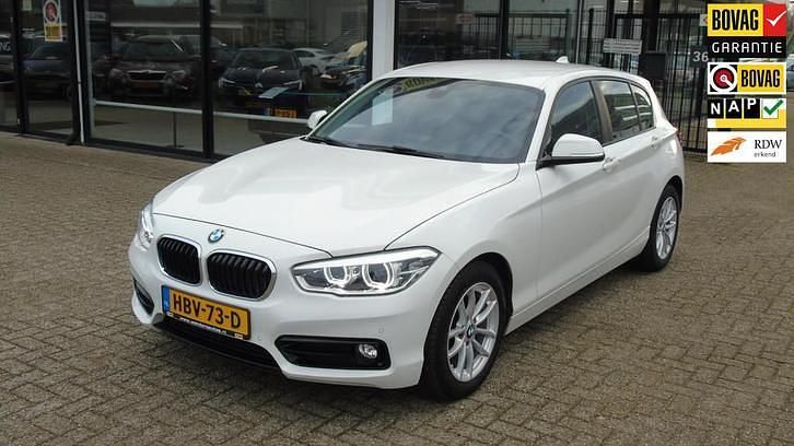 Wit Gebruikt 2018 BMW 118 Executive Hatchback | € 17.495 (Eerlijke prijs) - Afbeelding 1/4