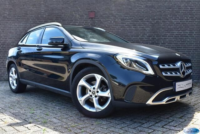 Zwart, metallic lak Gebruikt 2019 Mercedes GLA180 Urban SUV | € 30.950 (Iets duurder) - Afbeelding 1/4