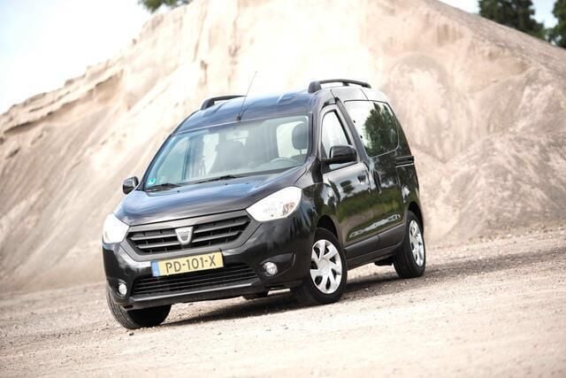 Zwart Gebruikt 2014 Dacia Dokker Lauréate Van | € 9.750 - Afbeelding 1/4