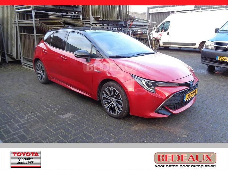 Rood Occasion 2019 Toyota Corolla Edition Hatchback | € 19.950 (Eerlijke prijs) - Afbeelding 1/4