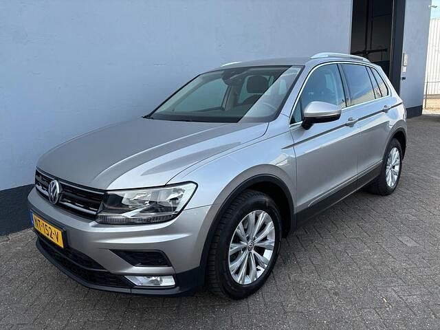 Grijs Gebruikt 2017 VW Tiguan Comfortline SUV | € 16.950 (Eerlijke prijs) - Afbeelding 1/4