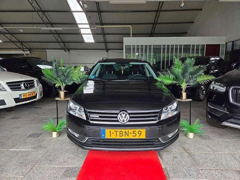 Zwart Gebruikt 2014 VW Passat Stationwagen | € 4.999 (Eerlijke prijs) - Afbeelding 1/3