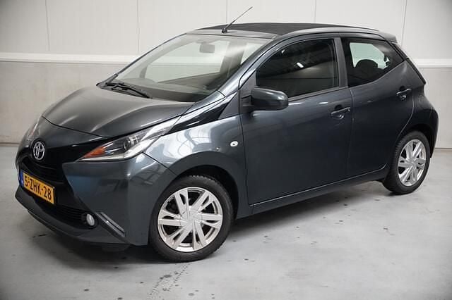 Occasion Toyota Aygo X-wave 69 PK (50 kW) 2015 Grijs Hatchback