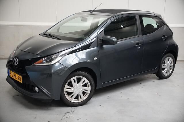 Grijs Gebruikt 2015 Toyota Aygo X-wave Hatchback | € 7.900 (Eerlijke prijs) - Afbeelding 1/4