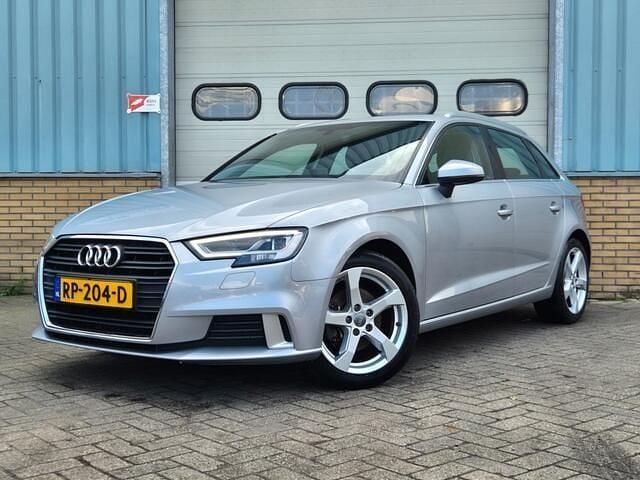 Grijs Gebruikt 2018 Audi A3 Hatchback | € 14.999 (Goede deal) - Afbeelding 1/4