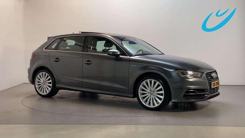 Grijs Occasion 2015 Audi A3 Sportback e-tron S-line plus Hatchback | € 12.750 (Eerlijke prijs) - Afbeelding 1/3