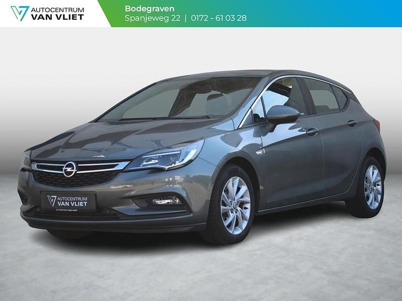Grijs Gebruikt 2018 Opel Astra Innovation Hatchback | € 15.899 (Eerlijke prijs) - Afbeelding 1/4