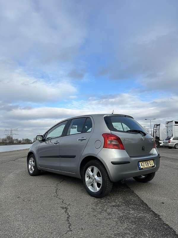 Occasion Toyota Yaris Luna 87 PK (63 kW) 2007 Grijs Hatchback