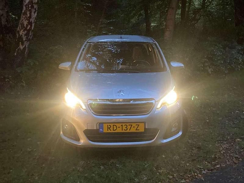 Grijs Gebruikt 2017 Peugeot 108 Active Hatchback | € 6.500 (Eerlijke prijs) - Afbeelding 1/4