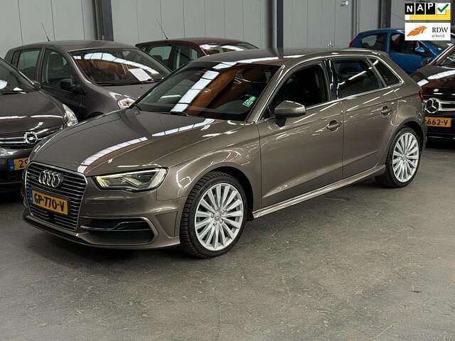 Grijs Gebruikt 2015 Audi A3 Sportback Ambition Hatchback | € 12.499 (Eerlijke prijs) - Afbeelding 1/4