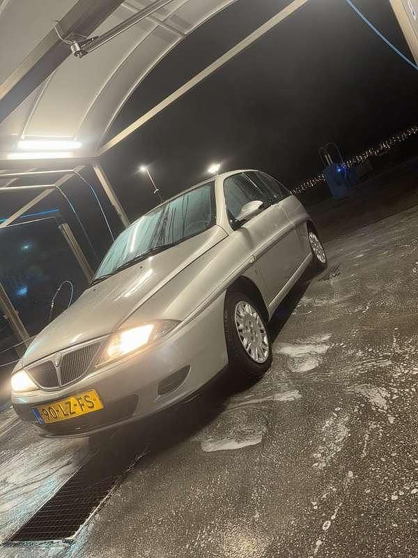 Grijs Gebruikt 2003 Lancia Musa MPV | € 1.199 (Duur) - Afbeelding 1/2