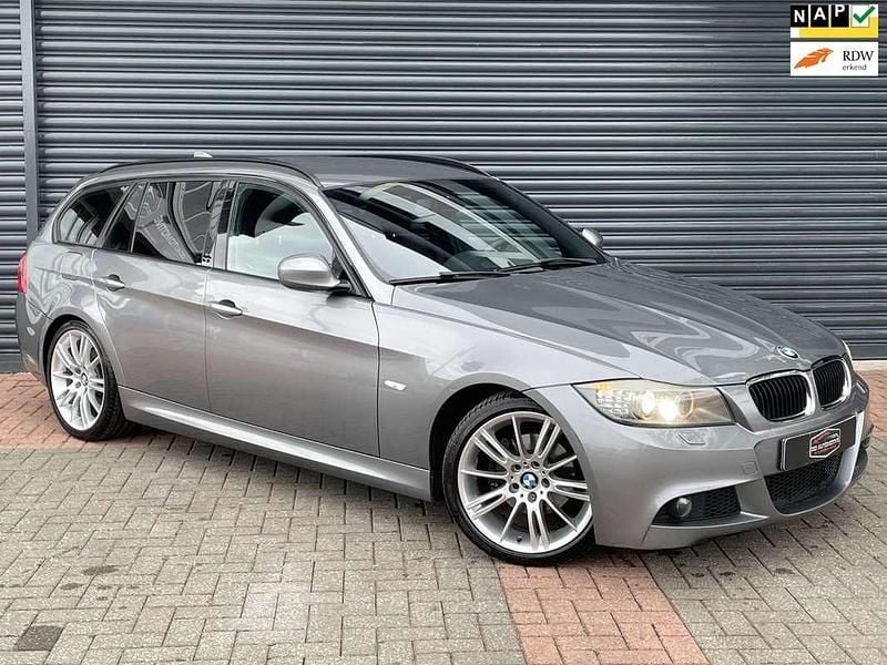 Grijs Gebruikt 2010 BMW 318 M Sport Stationwagen | € 7.250 (Goede deal) - Afbeelding 1/4
