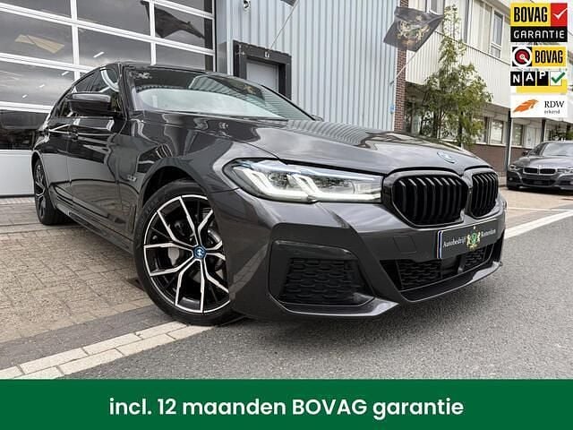 Grijs Gebruikt 2023 BMW 530e Executive Sedan | € 47.950 (Duur) - Afbeelding 1/4