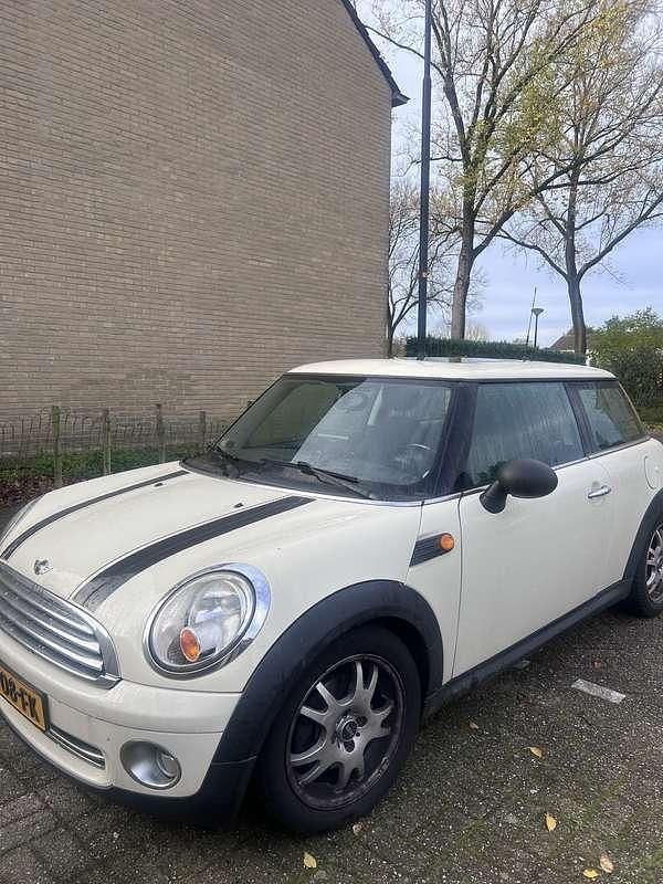 Wit Gebruikt 2008 Mini Cooper Hatchback | € 1.100 (Goede deal) - Afbeelding 1/4
