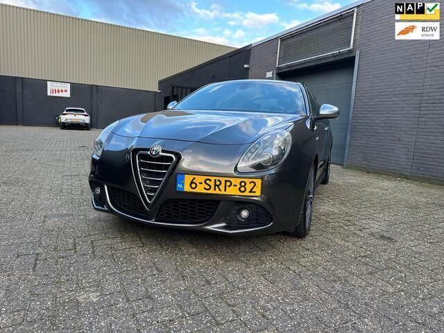Grijs Gebruikt 2013 Alfa Romeo Giulietta Distinctive Hatchback | € 8.499 (Eerlijke prijs) - Afbeelding 1/4