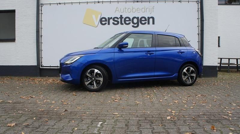 Blauw Gebruikt 2025 Suzuki Swift Style Hatchback | € 22.950 (Duur) - Afbeelding 1/4