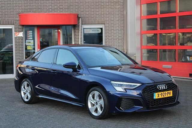 Blauw Occasion 2024 Audi A3 Sedan | € 29.950 (Super prijs) - Afbeelding 1/4