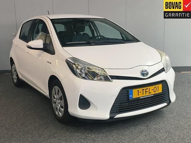 Wit Occasion 2014 Toyota Yaris Hatchback | € 9.950 (Goede deal) - Afbeelding 1/4