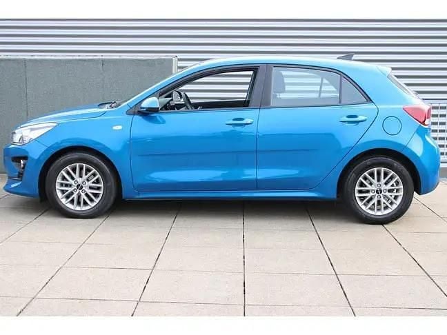 Occasion Kia Rio 100 PK (73 kW) 2022 Sporty blue Hatchback