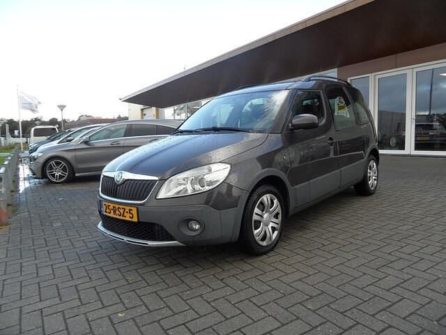 Bruin Gebruikt 2011 Skoda Roomster Ambition MPV | € 3.250 (Eerlijke prijs) - Afbeelding 1/4