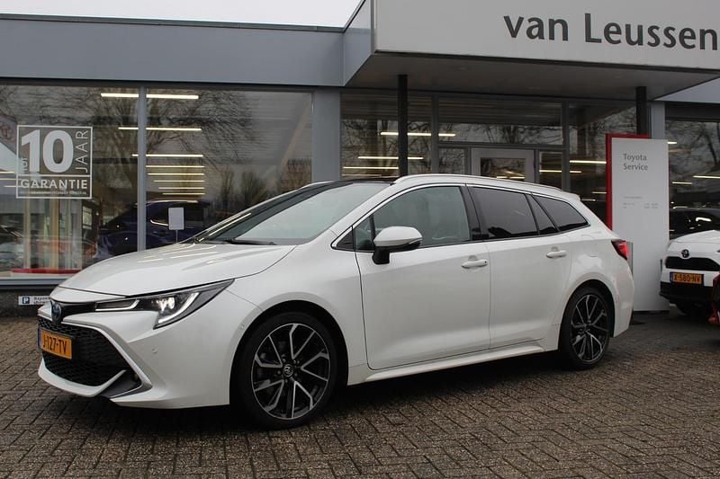 Wit Occasion 2020 Toyota Corolla Premium Stationwagen | € 22.900 (Eerlijke prijs) - Afbeelding 1/4