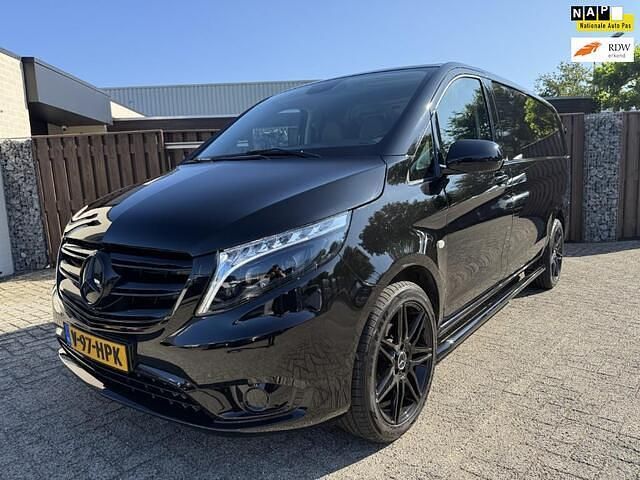 Zwart Gebruikt 2024 Mercedes Vito MPV | € 39.950 - Afbeelding 1/4