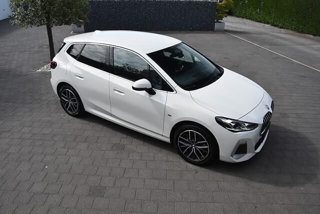 Wit Gebruikt 2023 BMW 230 M Sport MPV | € 39.990 (Iets duurder) - Afbeelding 1/4