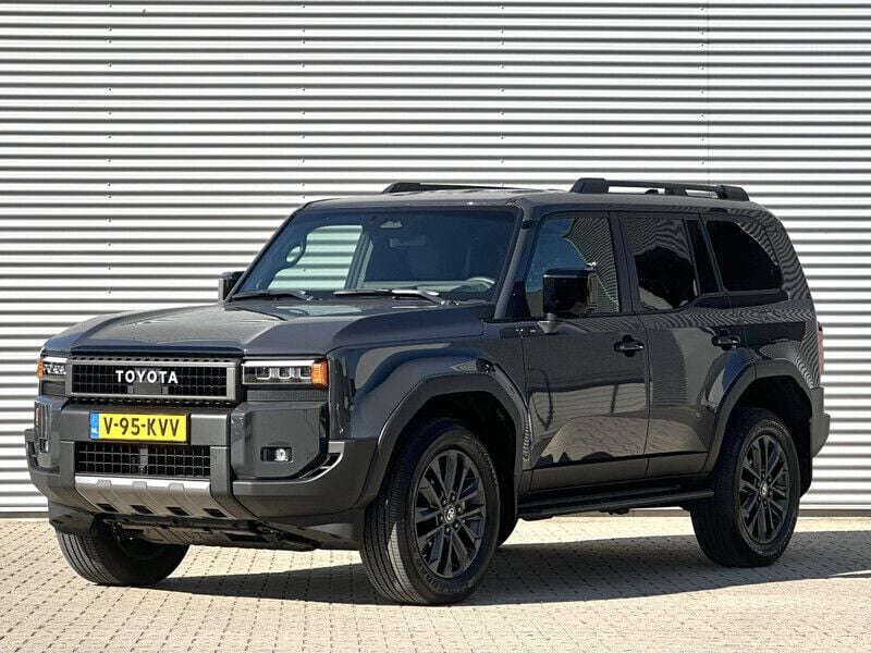 Dark grey Nieuw 2024 Toyota Land Cruiser Executive SUV | € 81.999 (Super prijs) - Afbeelding 1/4